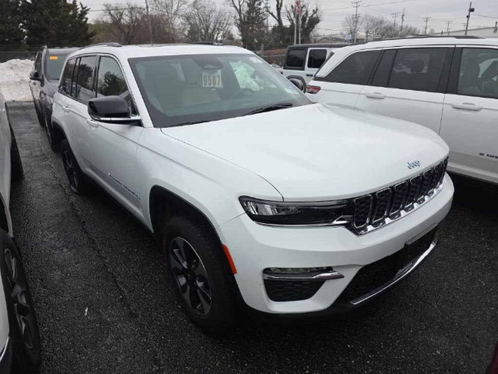 Used 2022 Jeep Grand Cherokee Limited 4xe image 2