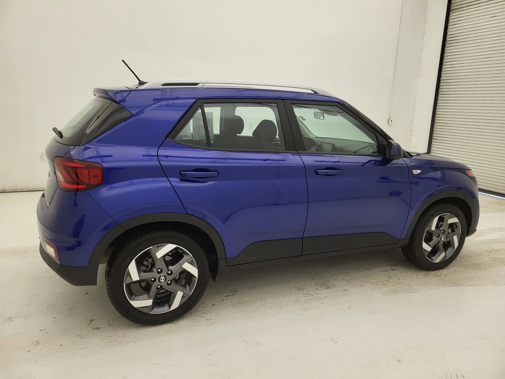 Used 2025 Hyundai Venue SEL image 12