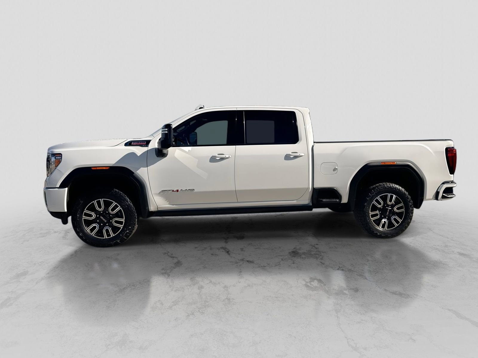 Used 2021 GMC Sierra 2500 AT4 w/ AT4 Premium Plus Package AWD/4WD image 3