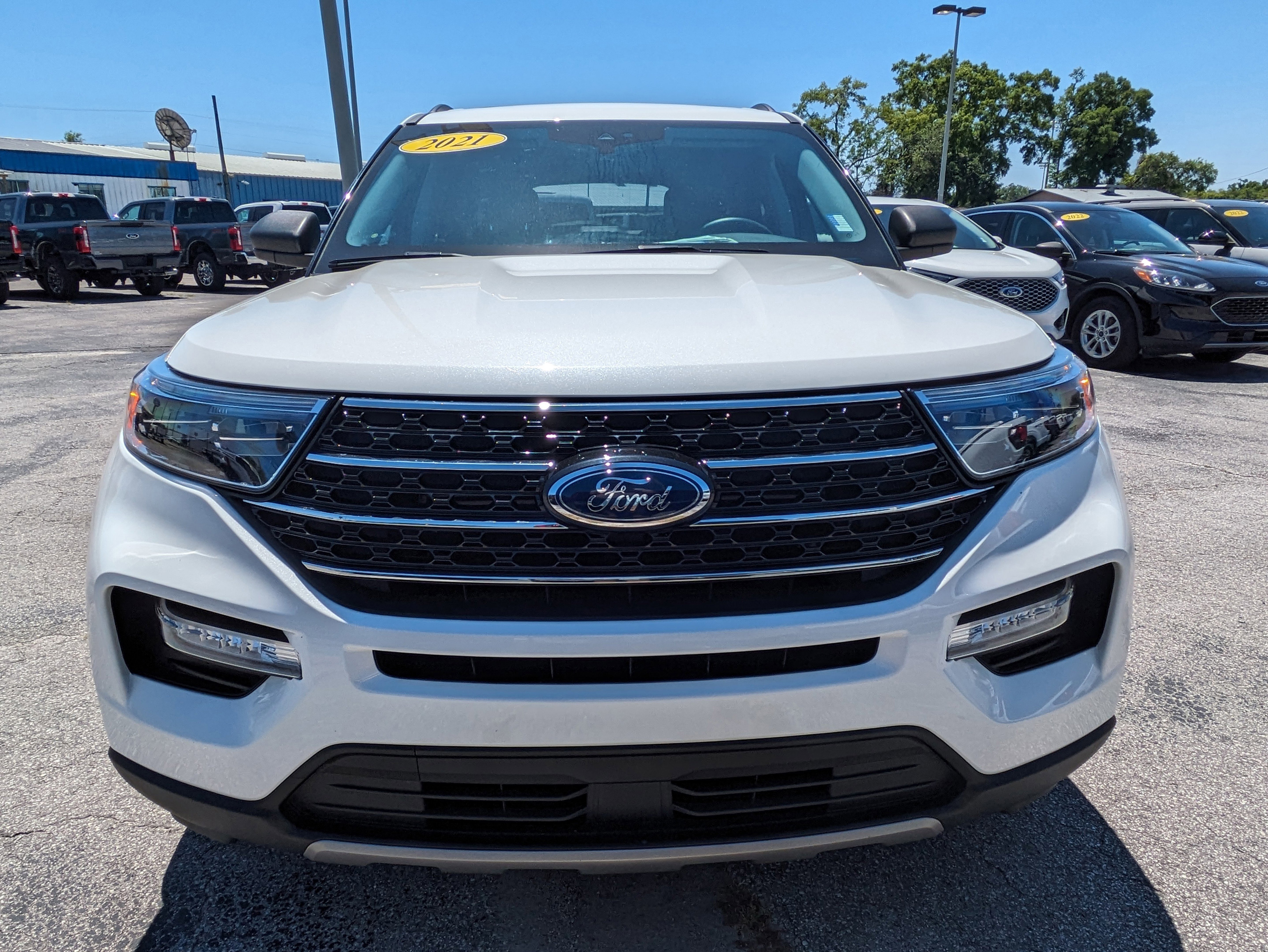 Certified 2021 Ford Explorer XLT w/ Equipment Group 202A AWD/4WD image 9