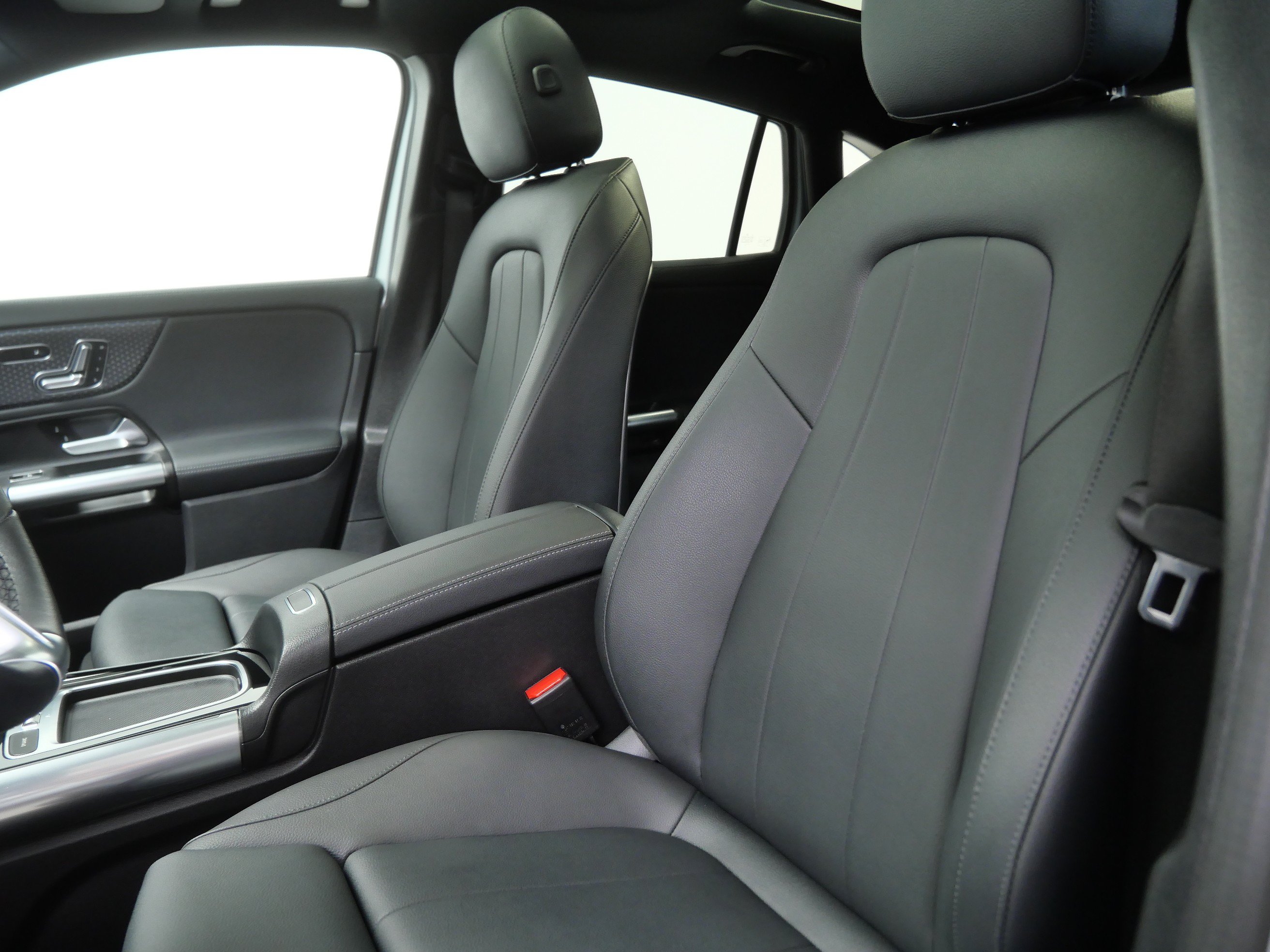 Certified 2025 Mercedes-Benz GLA 250 4MATIC image 15