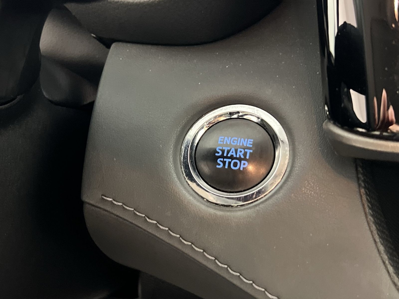 Used 2022 Toyota Highlander XLE AWD/4WD image 33