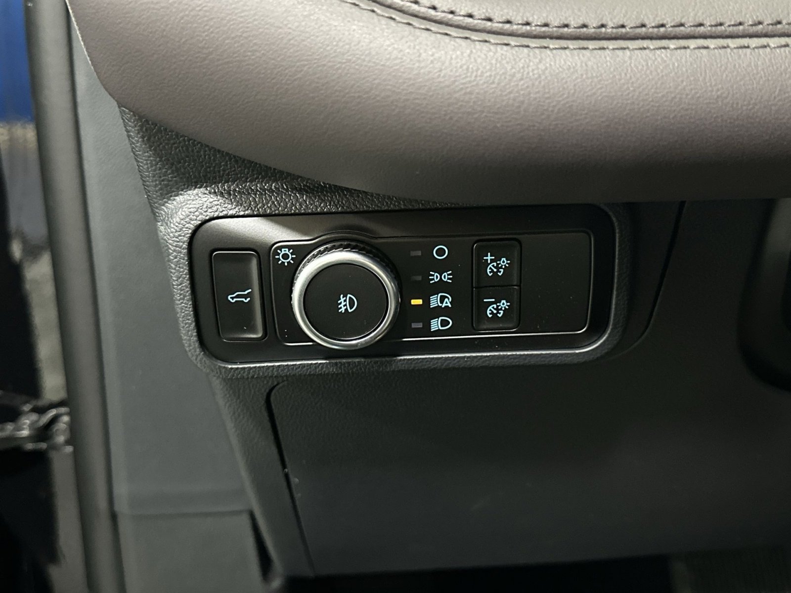 New 2026 Ford Explorer Platinum w/ LUX Leather Package image 17