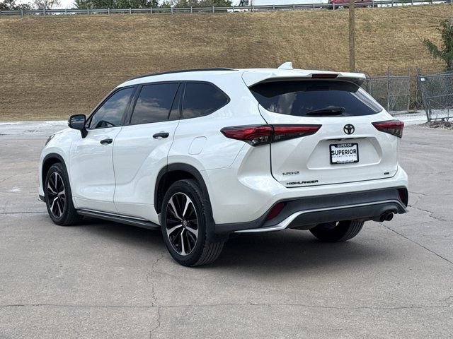 Used 2021 Toyota Highlander XSE FWD image 13