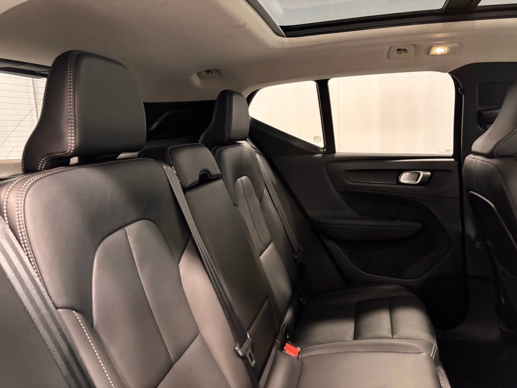 Certified 2025 Volvo XC40 B5 Plus image 24