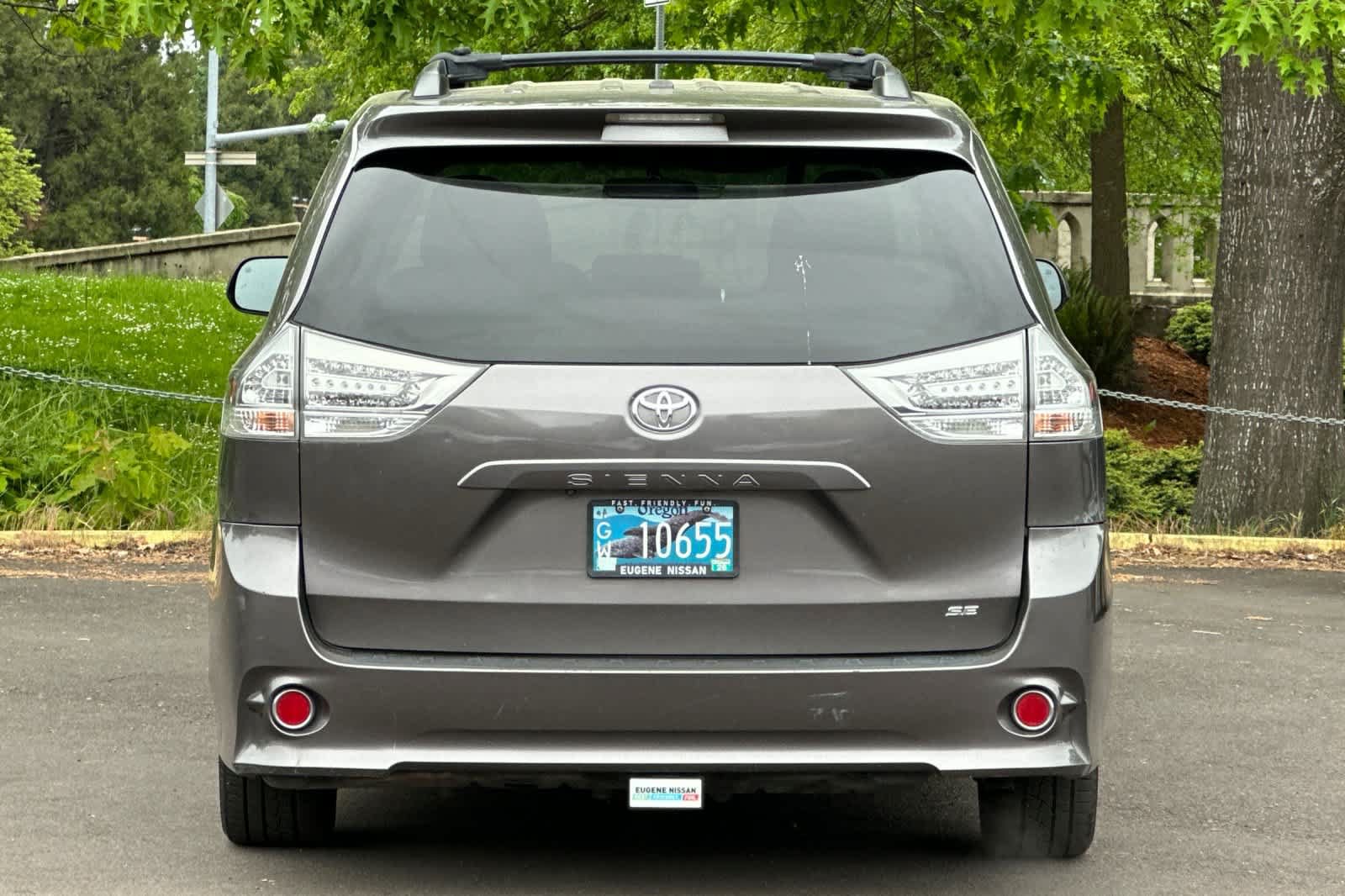 Used 2015 Toyota Sienna SE w/ SE Preferred Package FWD image 7