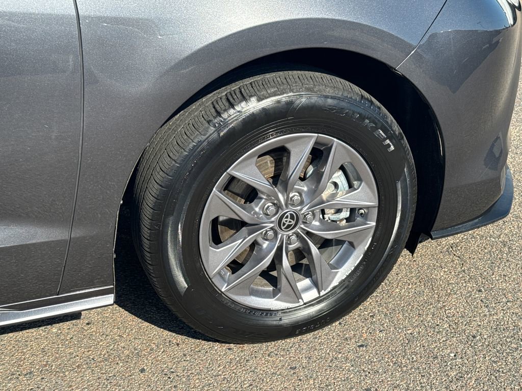 Used 2025 Toyota Sienna LE image 46