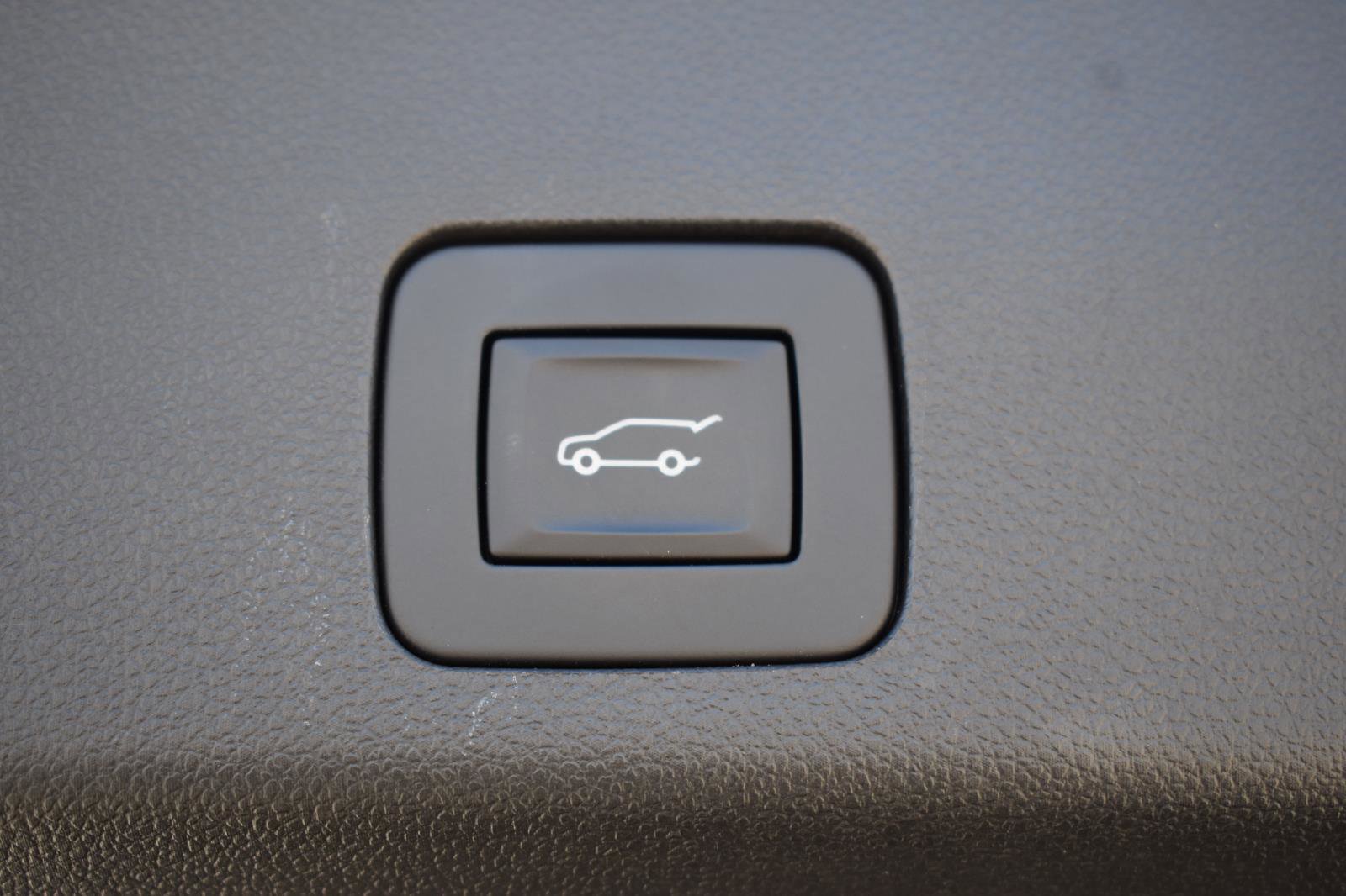Used 2023 Buick Encore GX Select w/ Sport Touring Package FWD image 19
