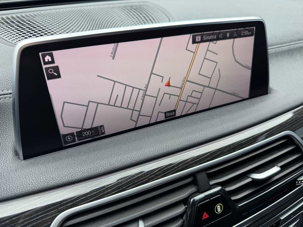 Used 2020 BMW 740i w/ M Sport Package image 25