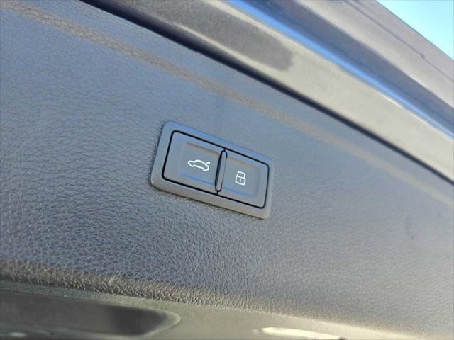 Used 2023 Audi Q5 e Prestige w/ Prestige Package image 18