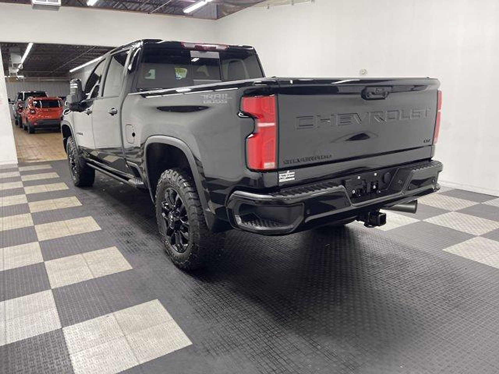 Used 2025 Chevrolet Silverado 2500 LTZ w/ LTZ Plus Package AWD/4WD image 2