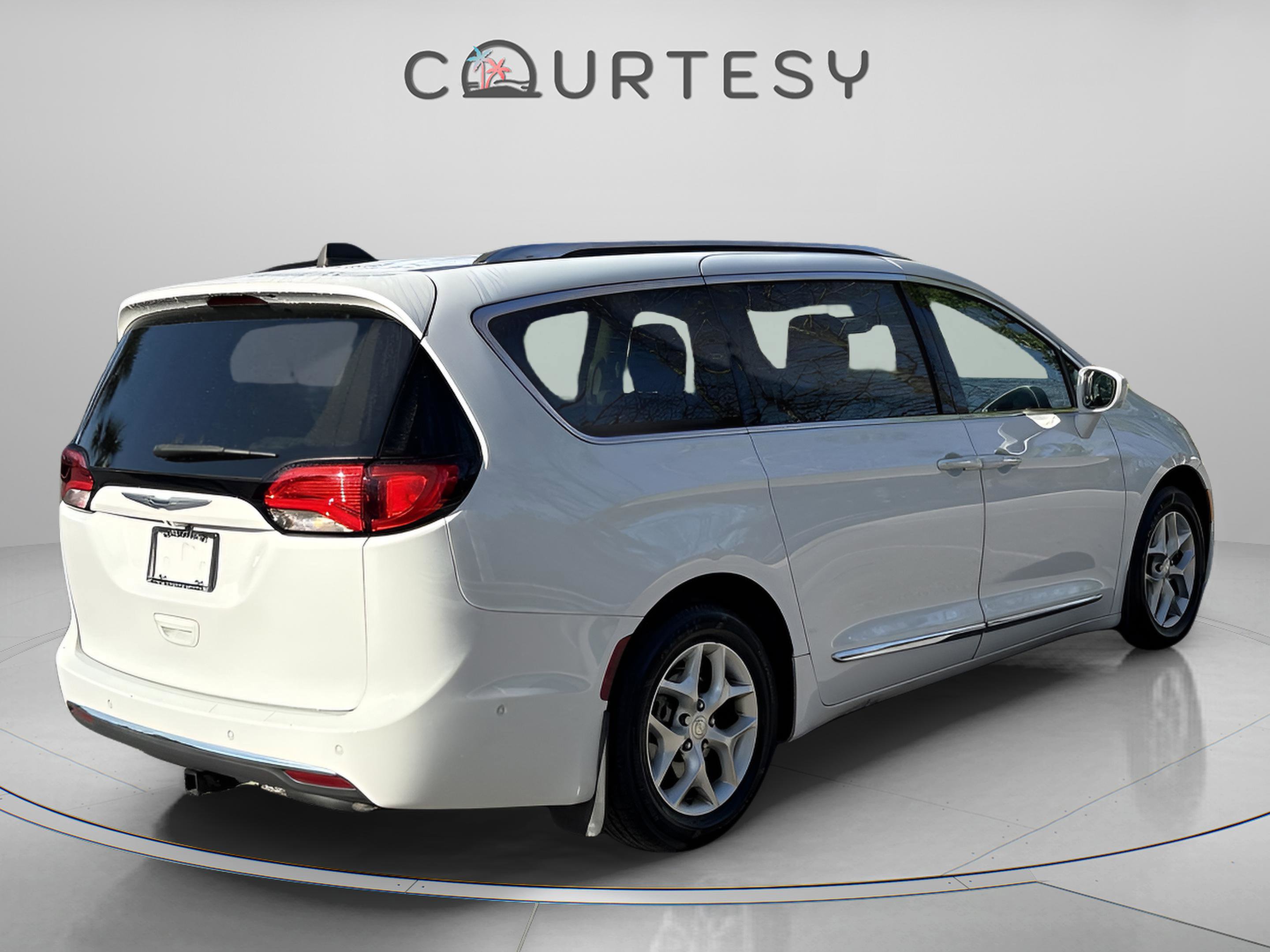 Used 2020 Chrysler Pacifica Touring-L Plus w/ Tire & Wheel Group image 7