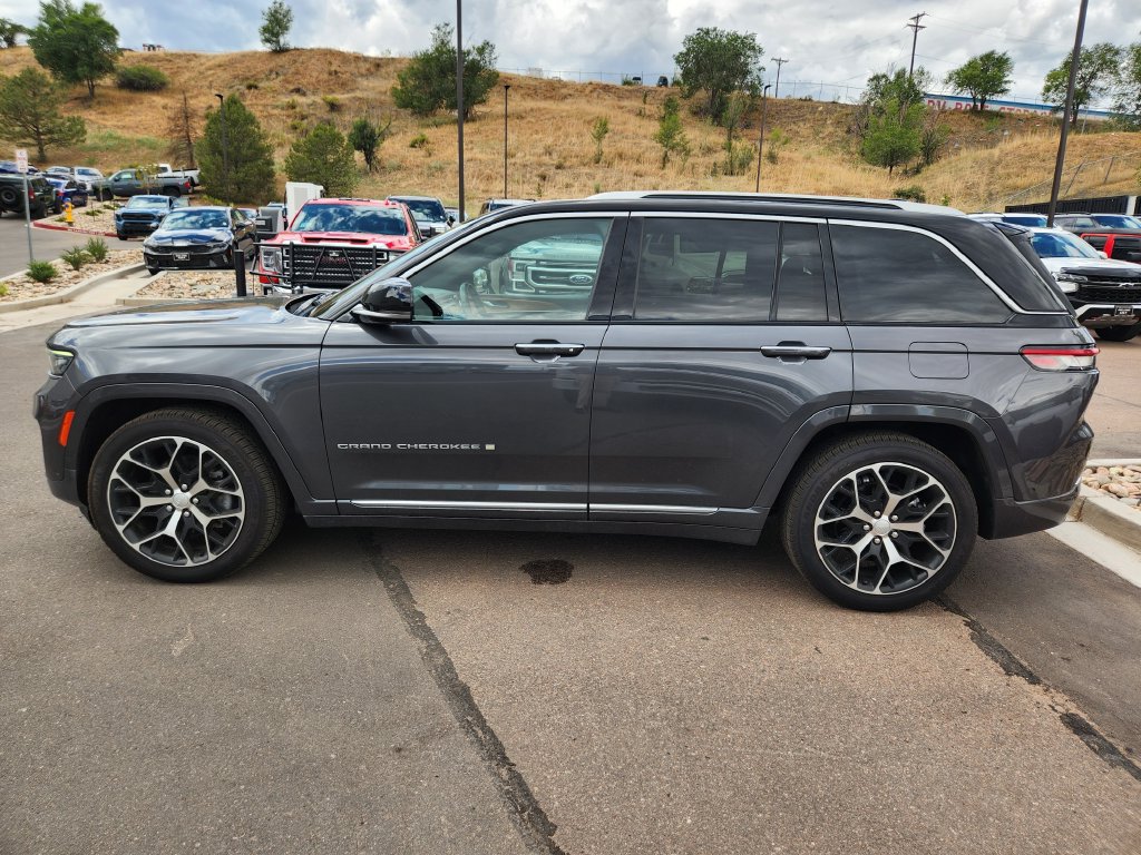 Used 2022 Jeep Grand Cherokee Summit AWD/4WD image 4