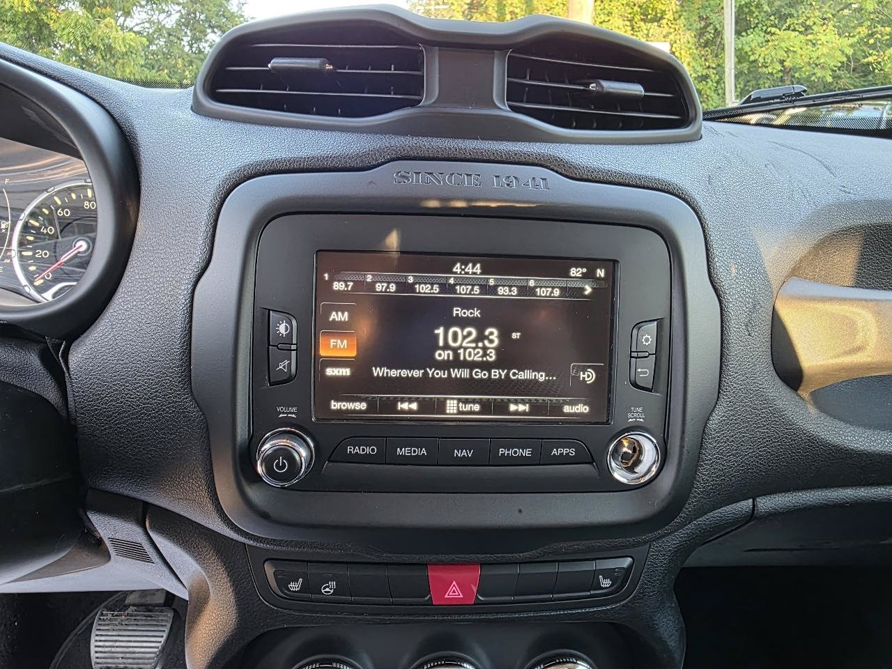 Used 2015 Jeep Renegade Latitude w/ Cold Weather Group AWD/4WD image 16