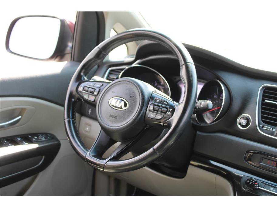 Used 2017 Kia Sedona LX w/ LX Essentials Premium Package FWD image 15