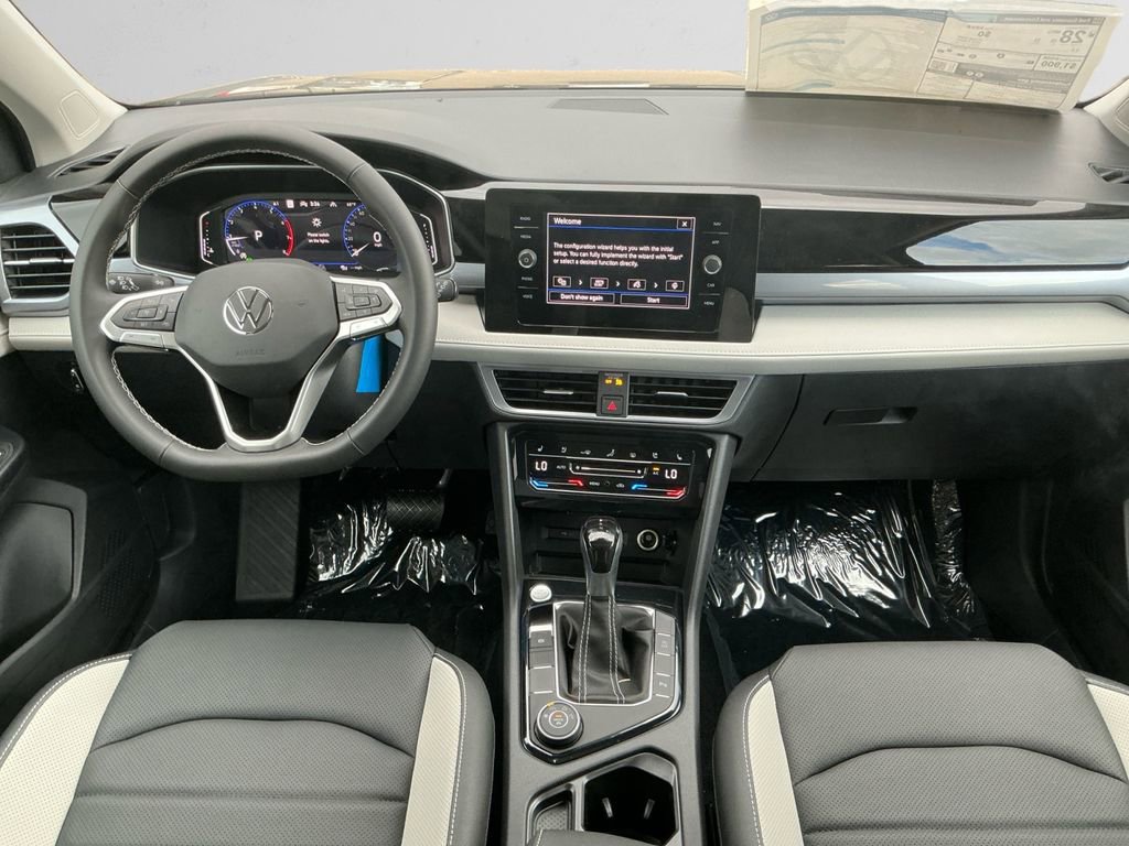 New 2025 Volkswagen Taos SEL image 10