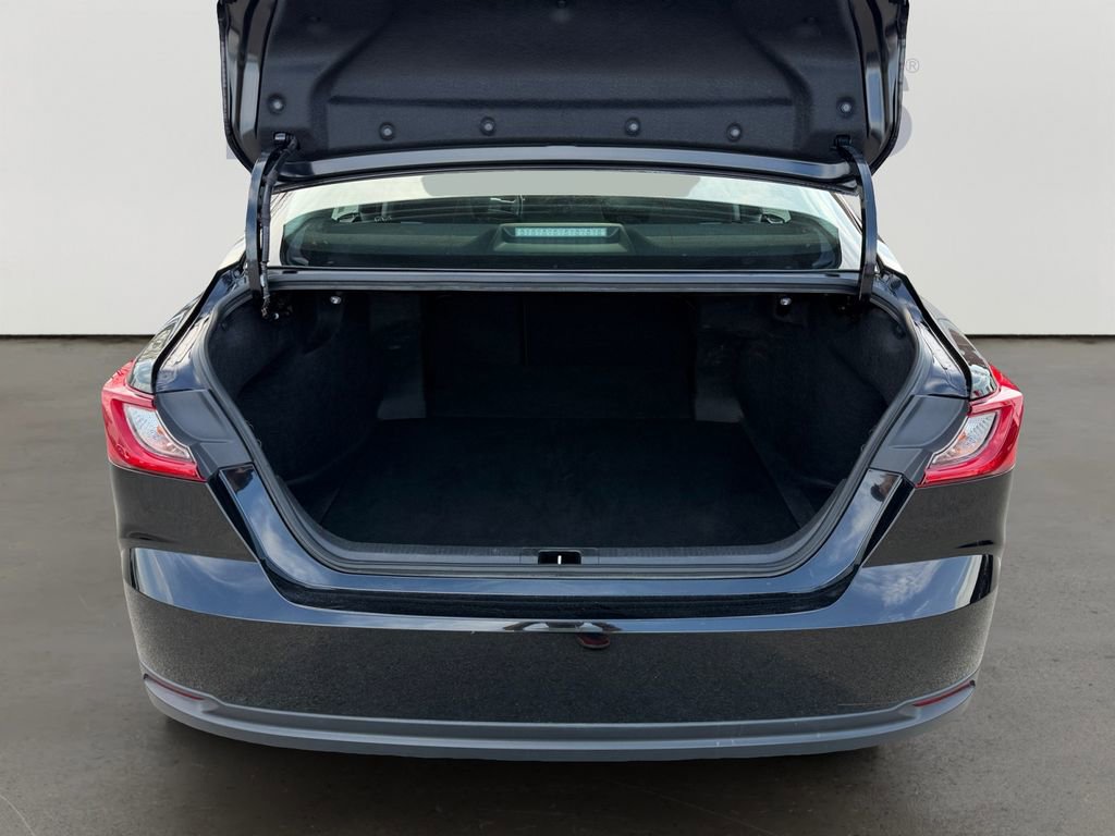 Used 2025 Toyota Camry LE image 14