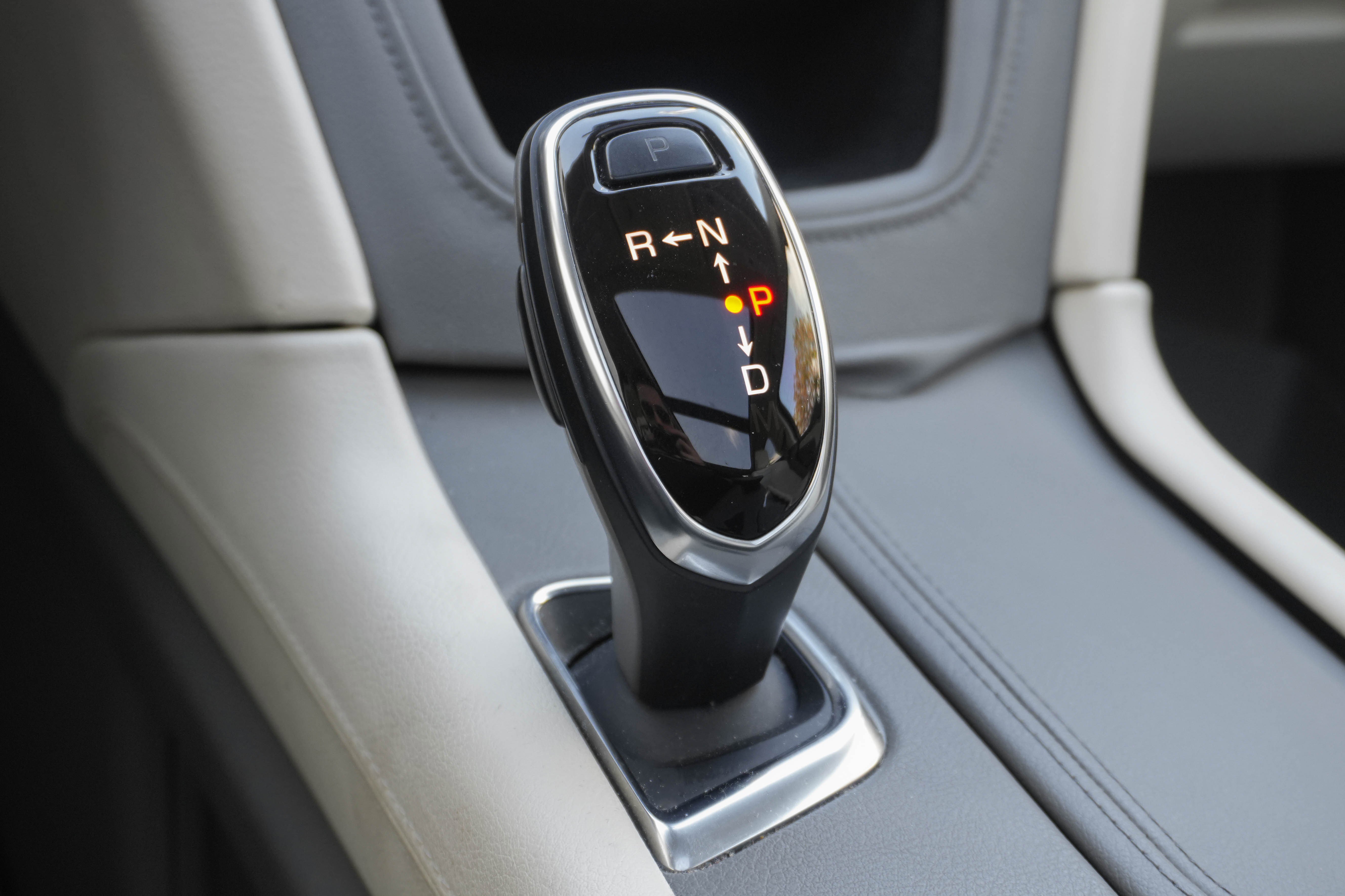 Used 2017 Cadillac XT5 Luxury w/ Driver Awareness Package image 24