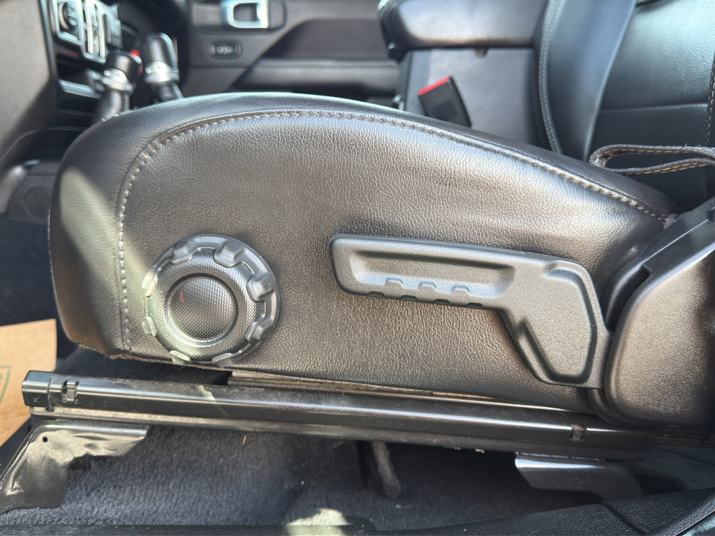 Used 2019 Jeep Wrangler Unlimited Sahara w/ Quick Order Package 24M Moab image 16