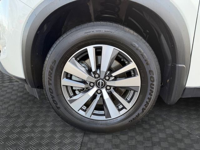 Used 2023 Nissan Pathfinder SL w/ Lighting Package (N92) image 14