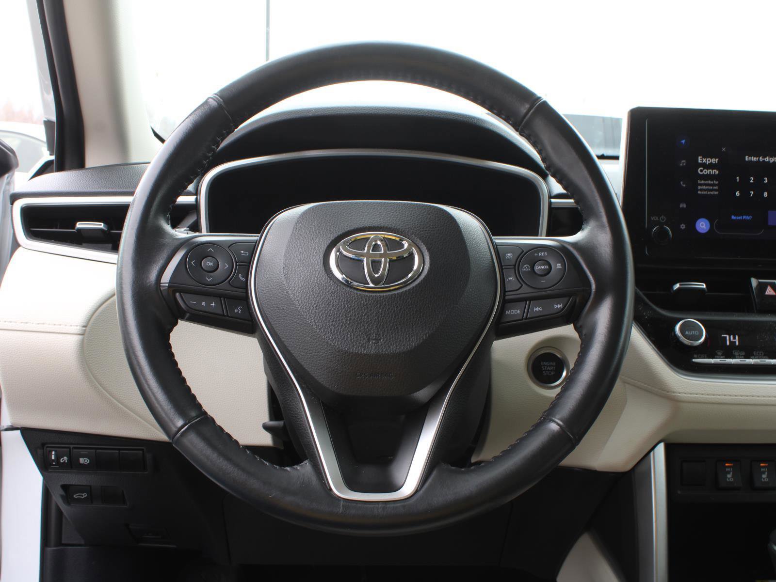 Used 2023 Toyota Corolla Cross XLE w/ Convenience Package image 11