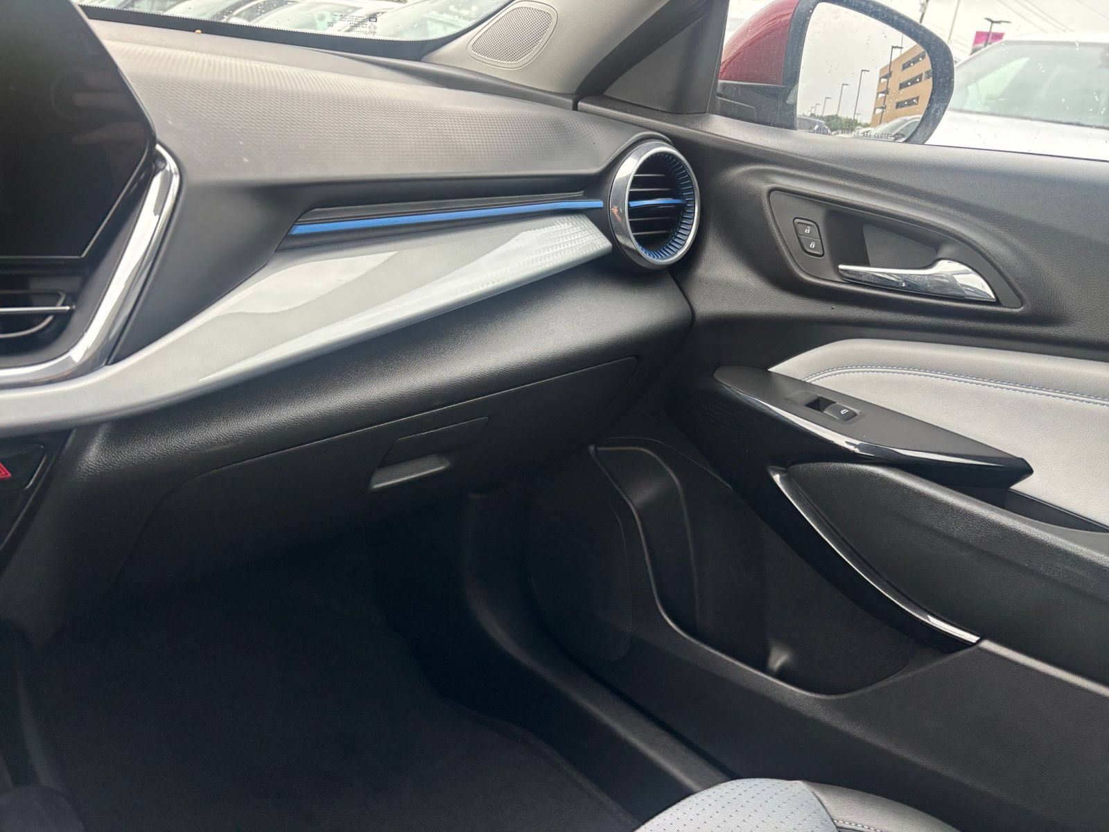 Used 2025 Chevrolet Trax LT FWD image 34