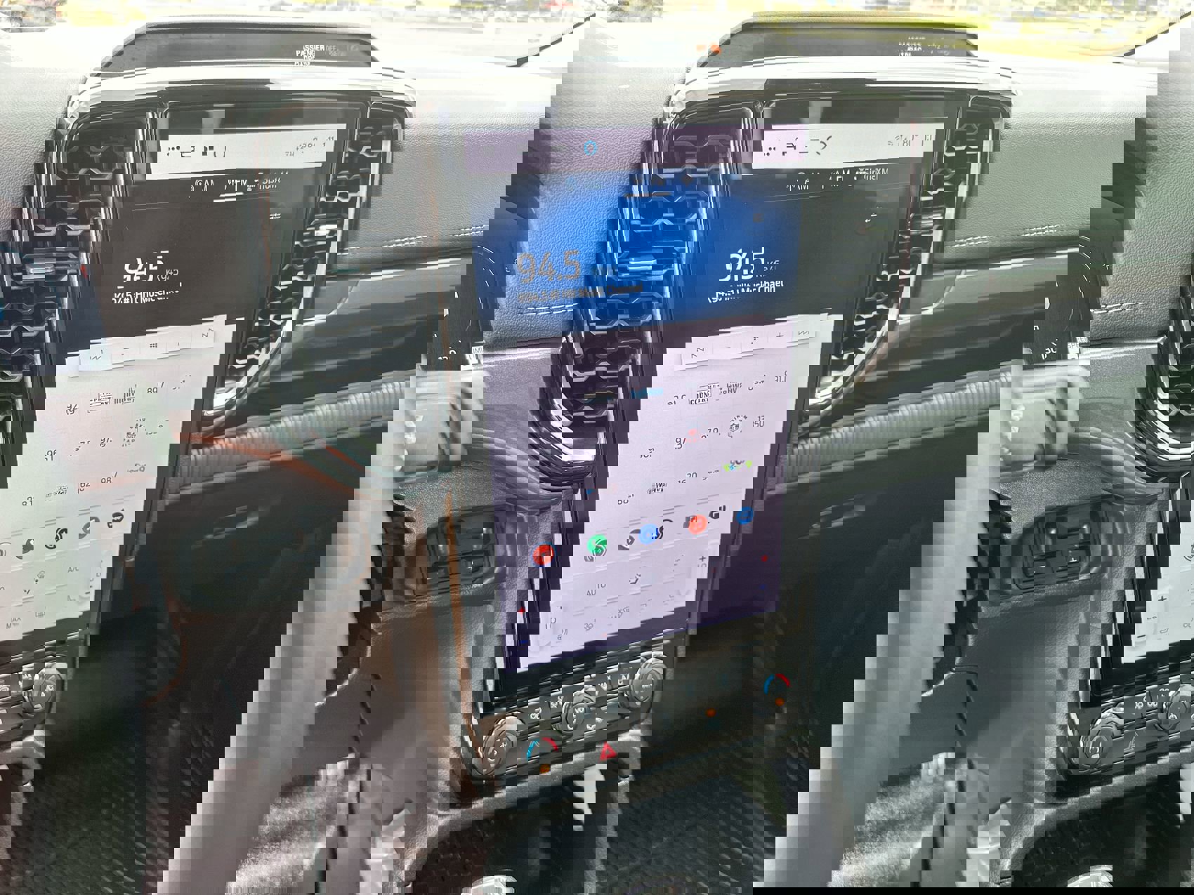 Used 2025 Ford Ranger Lariat w/ FX4 Off-Road Package image 16