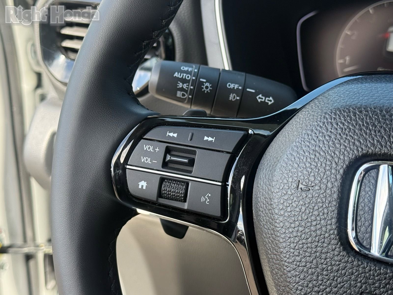 Certified 2025 Honda Pilot Touring image 17