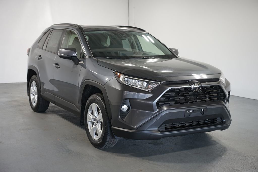 Used 2020 Toyota RAV4 XLE image 3
