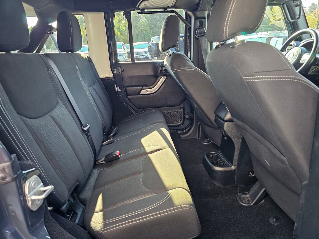 Used 2018 Jeep Wrangler Unlimited Sahara w/ Connectivity Group image 14