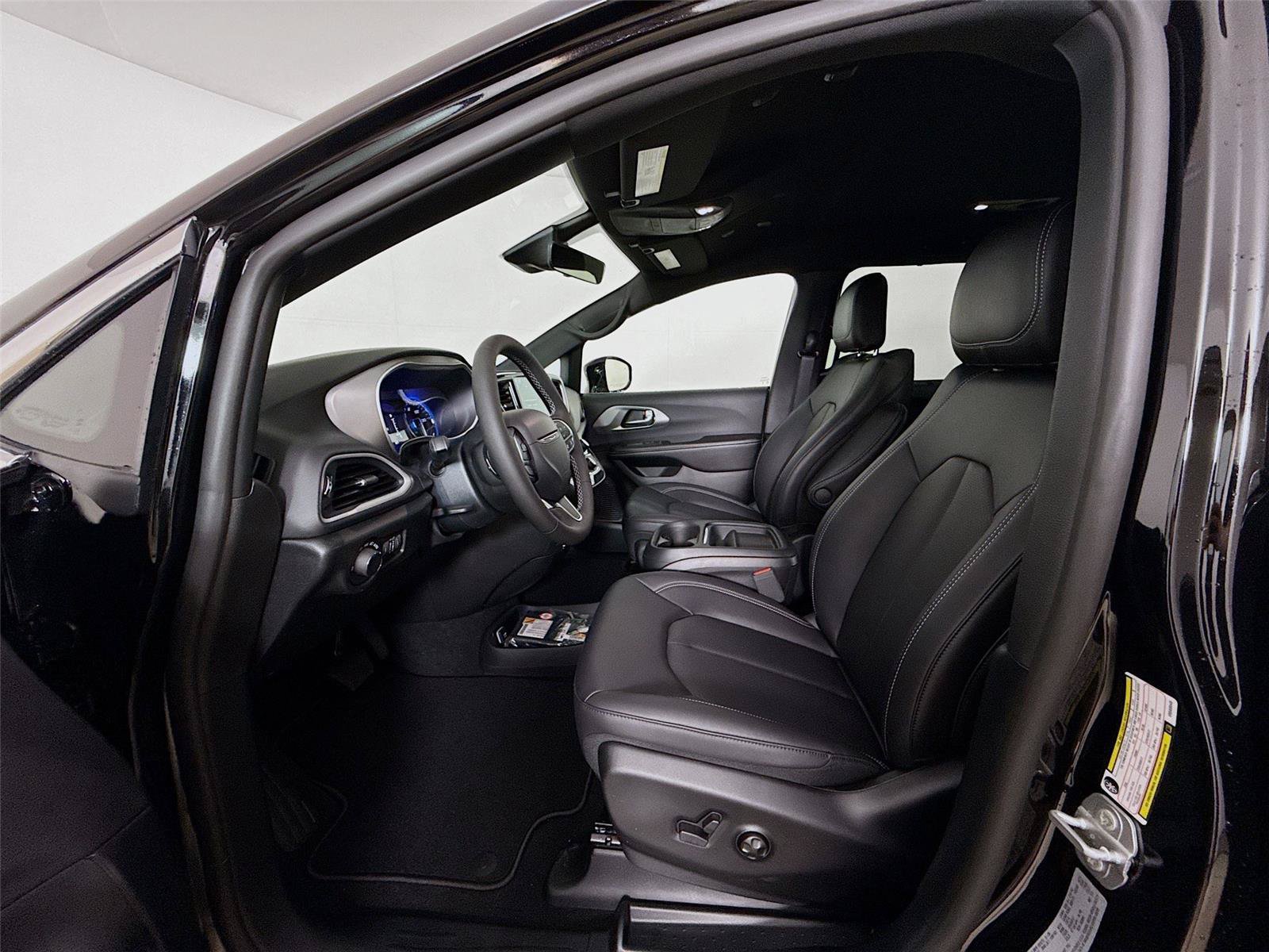 New 2027 Chrysler Pacifica LX FWD image 5