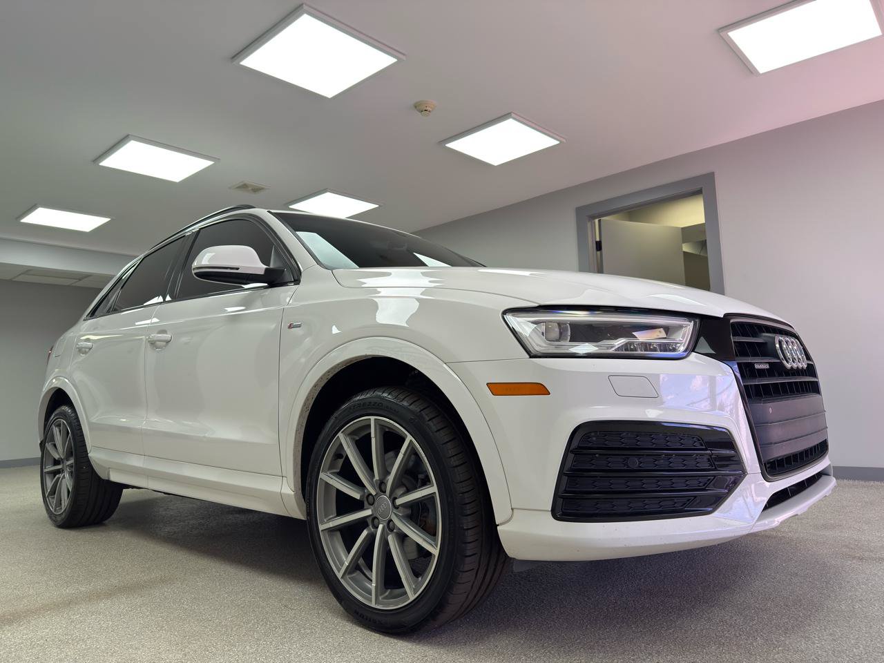 Used 2017 Audi Q3 2.0T Prestige w/ Prestige Package AWD/4WD image 4