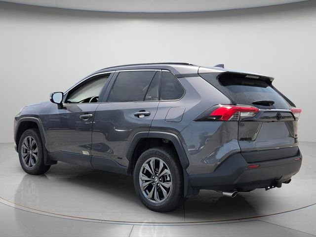 Used 2022 Toyota RAV4 XLE Premium AWD/4WD image 4