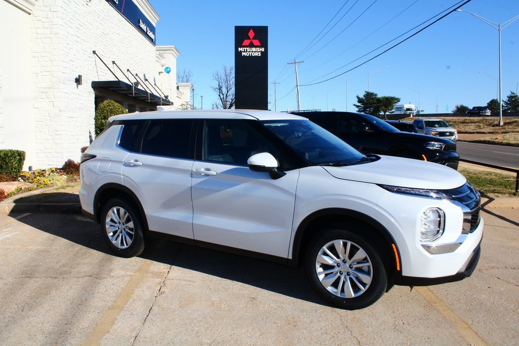 New 2026 Mitsubishi Outlander ES image 5