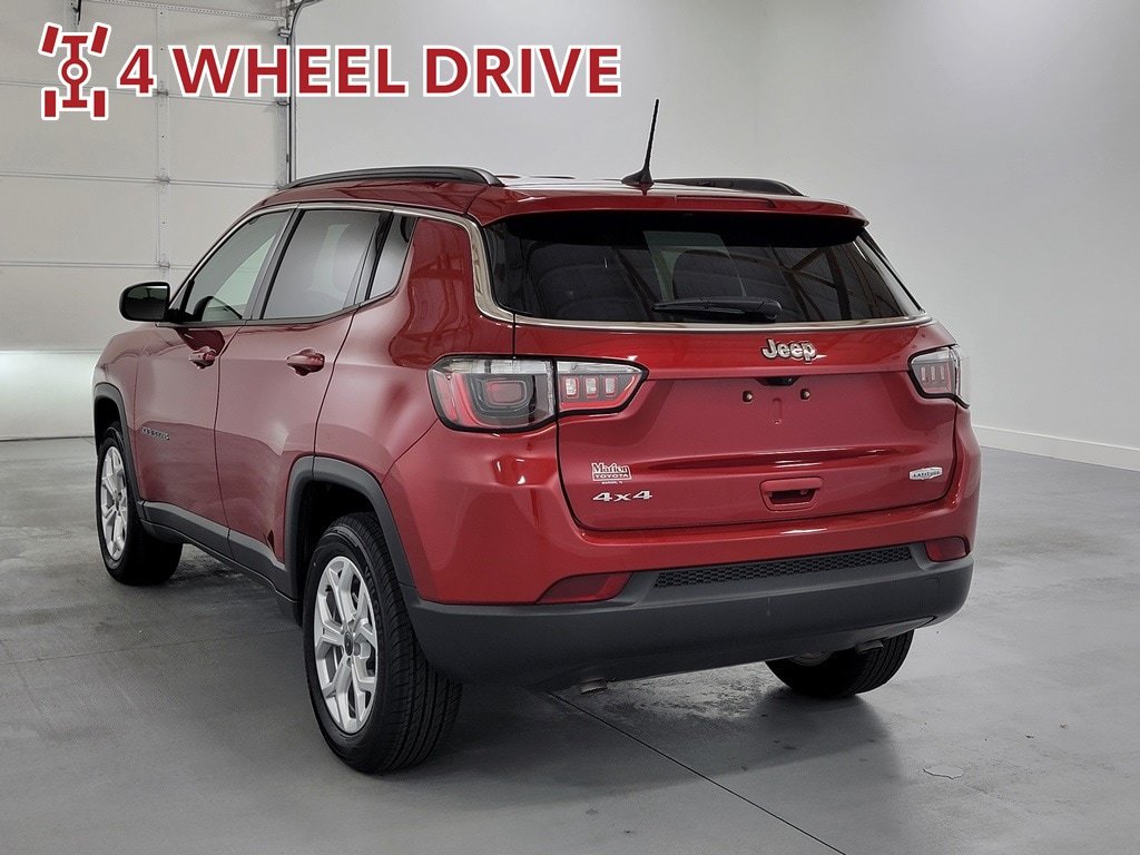 Used 2025 Jeep Compass Latitude AWD/4WD image 6