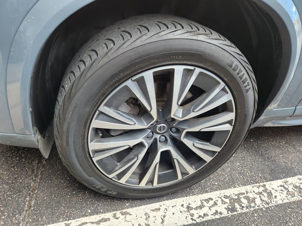 Used 2020 Volvo XC90 T6 Momentum w/ Protection Package Premier image 8