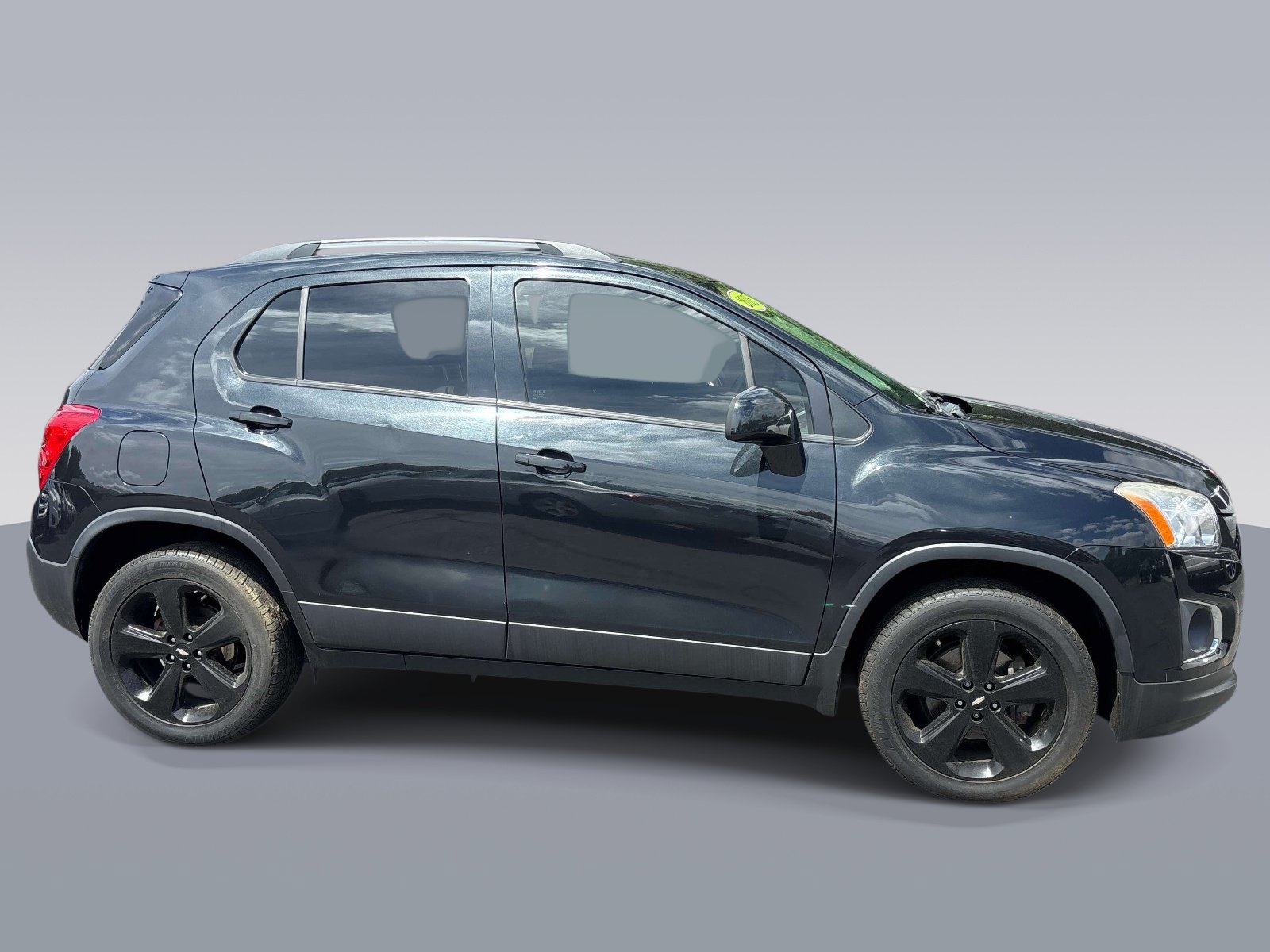 Used 2016 Chevrolet Trax LTZ w/ Midnight Edition AWD/4WD image 2