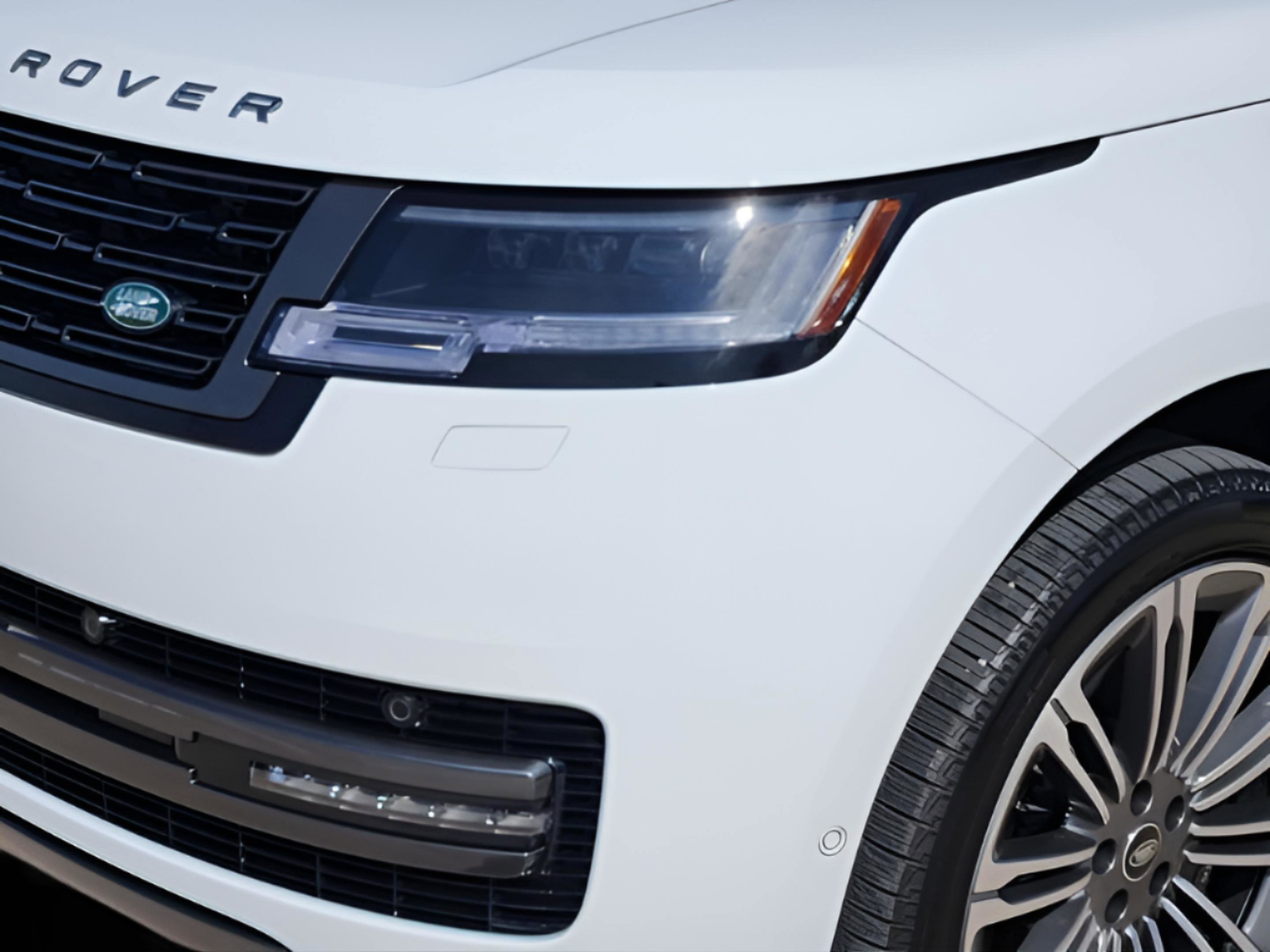 Certified 2025 Land Rover Range Rover SE image 40