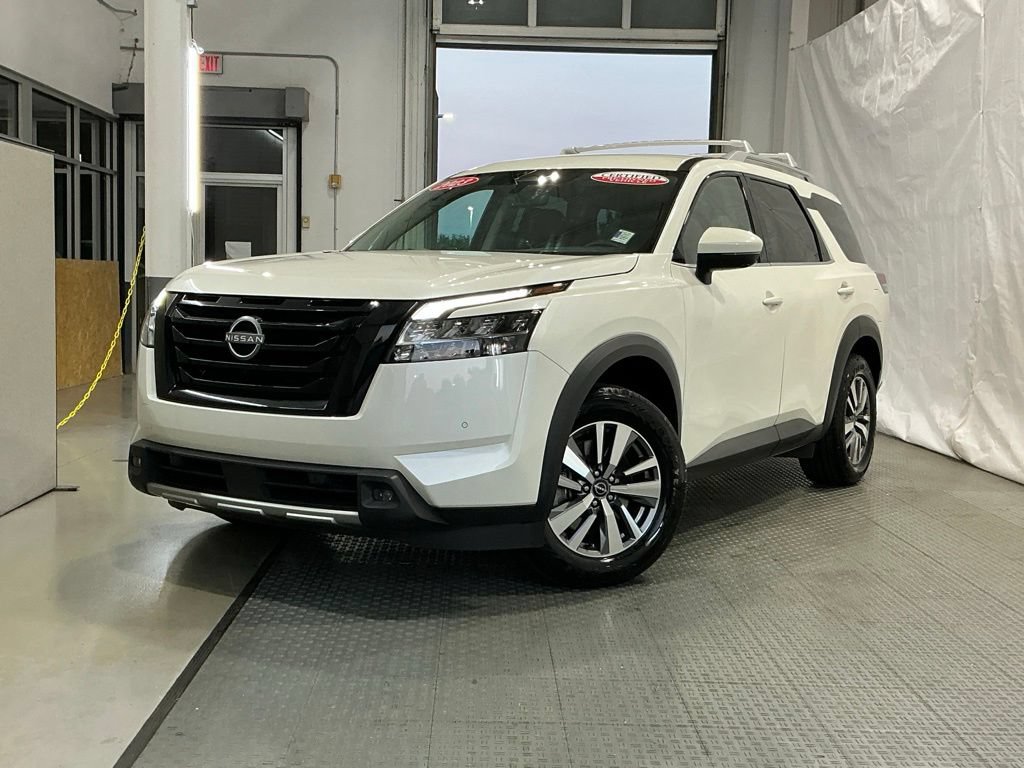 Used 2023 Nissan Pathfinder SL w/ Black Appearance Package FWD image 2