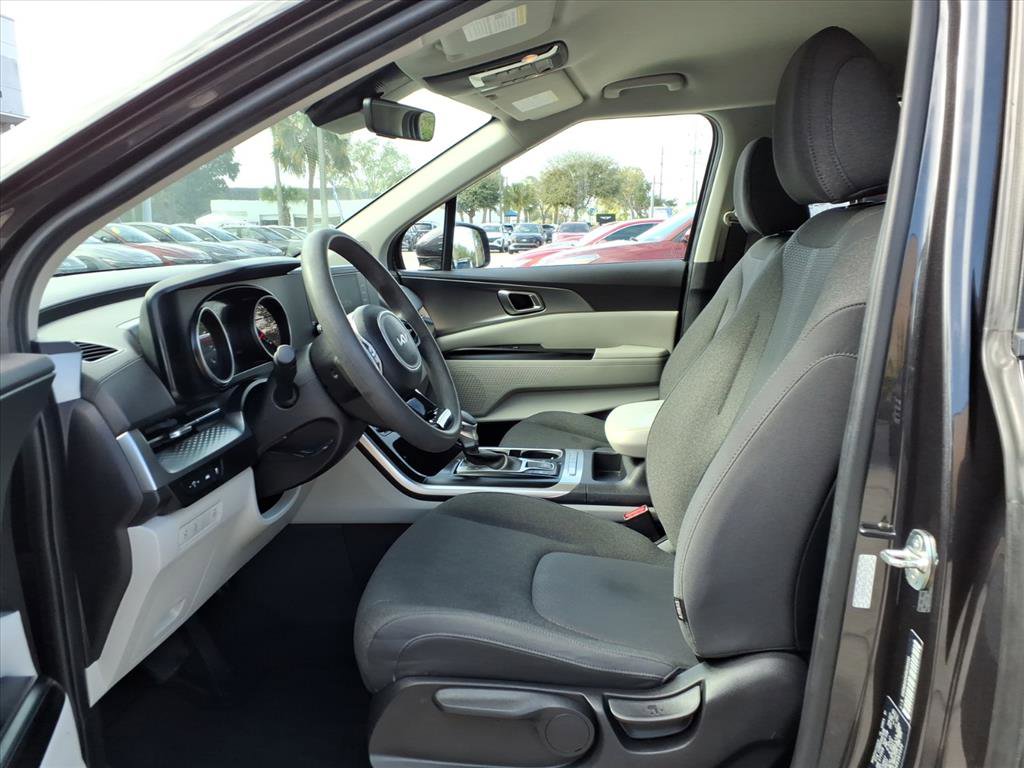 Used 2024 Kia Carnival LX image 12