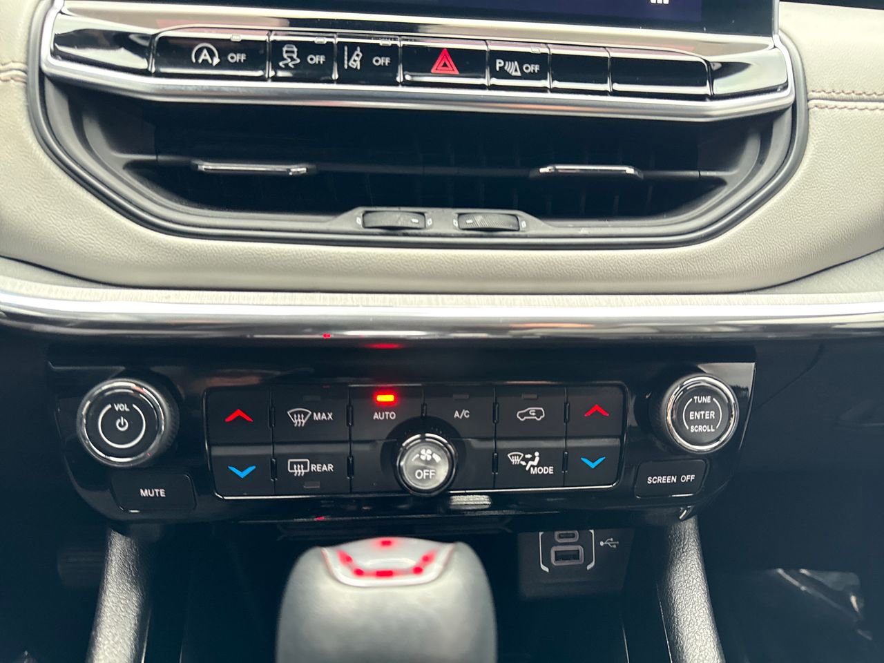 Used 2024 Jeep Compass Limited image 20