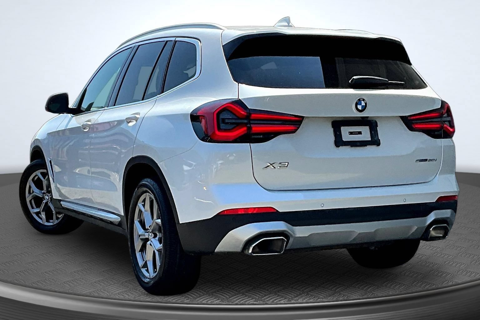 Used 2024 BMW X3 sDrive30i RWD image 4