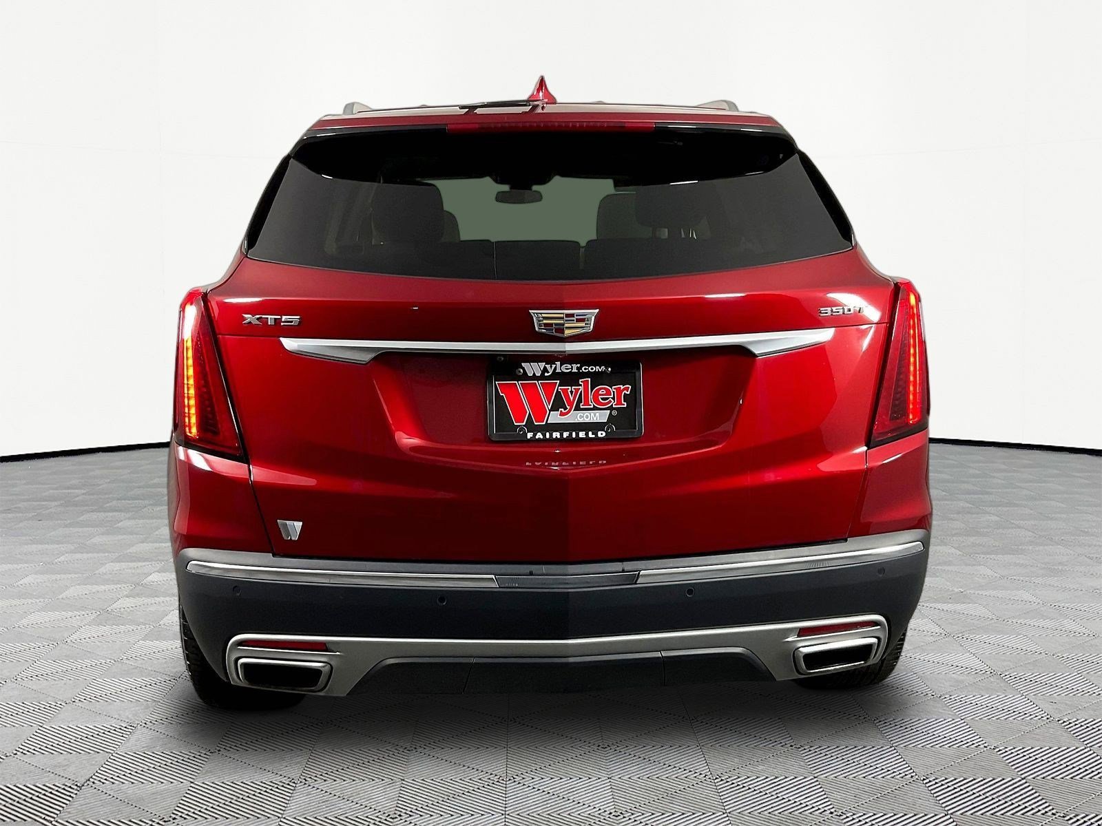Used 2023 Cadillac XT5 Premium Luxury w/ LPO, Floor Liner Package FWD image 5