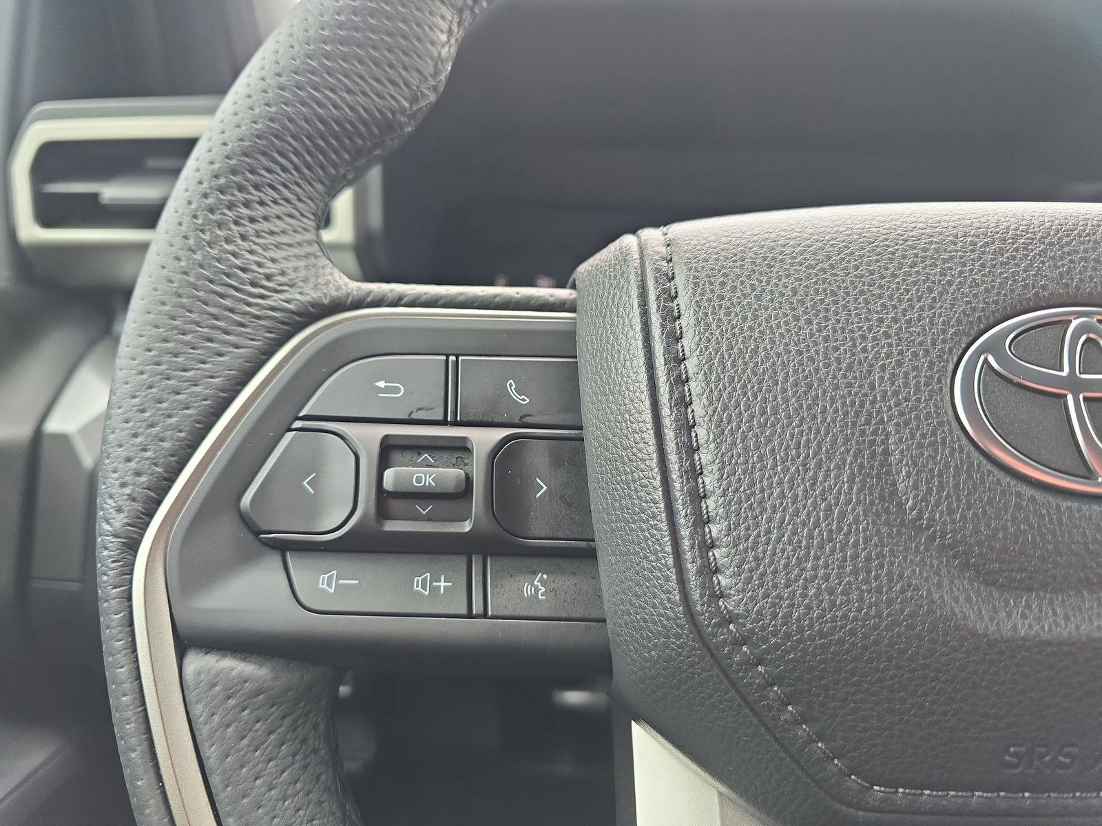 Used 2024 Toyota Tacoma SR5 w/ SR5 Upgrade Package image 16