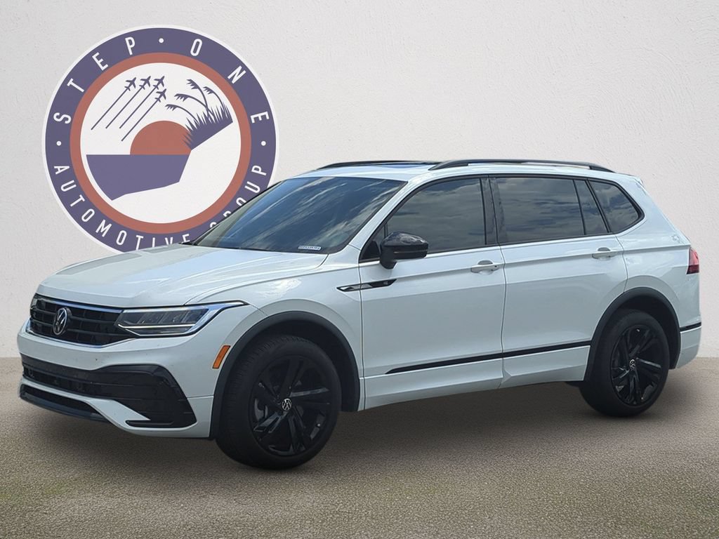 Certified 2023 Volkswagen Tiguan SE R-Line FWD image 2