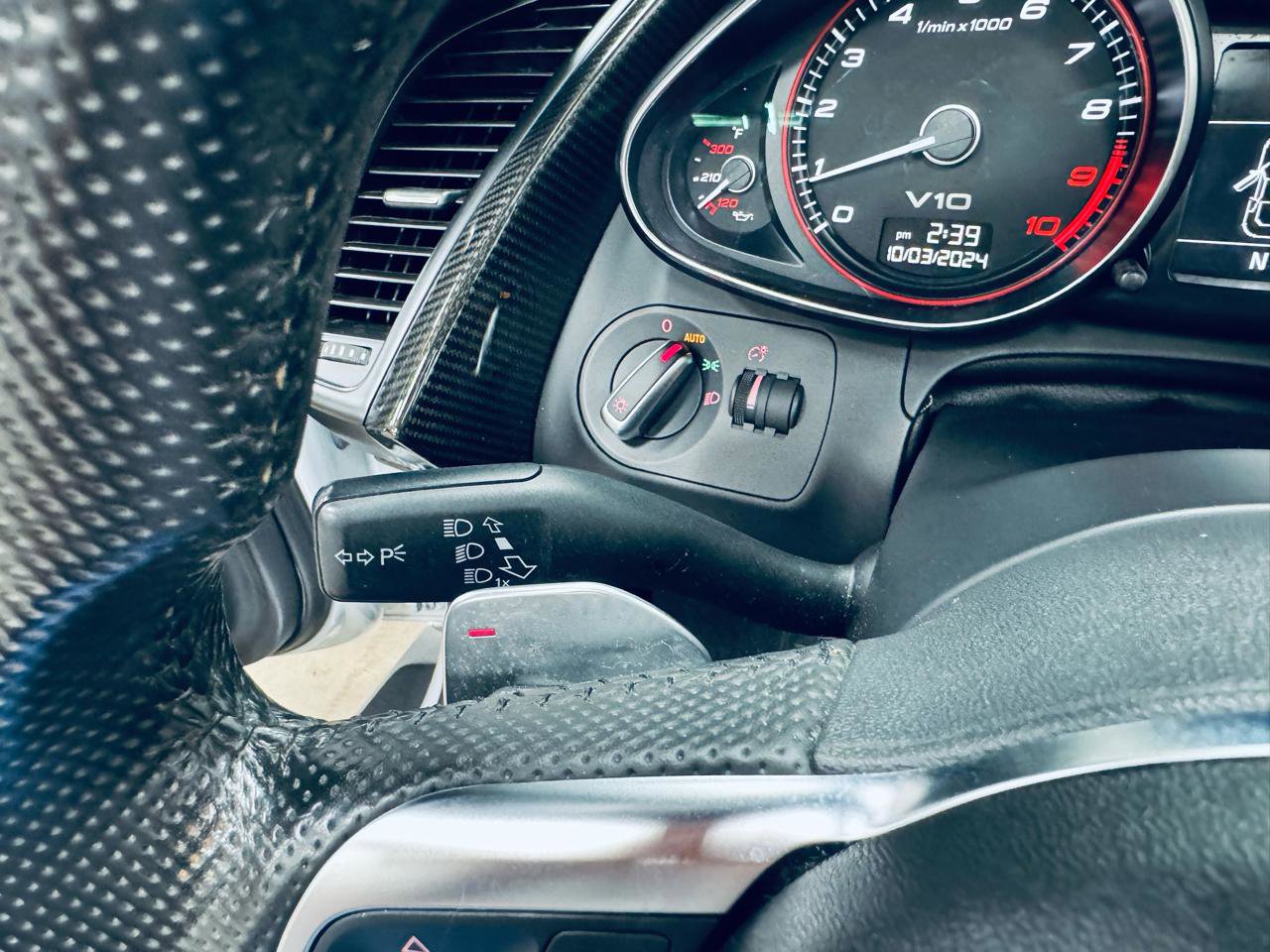 Used 2012 Audi R8 V10 w/ Enhanced Leather Pkg AWD/4WD image 34