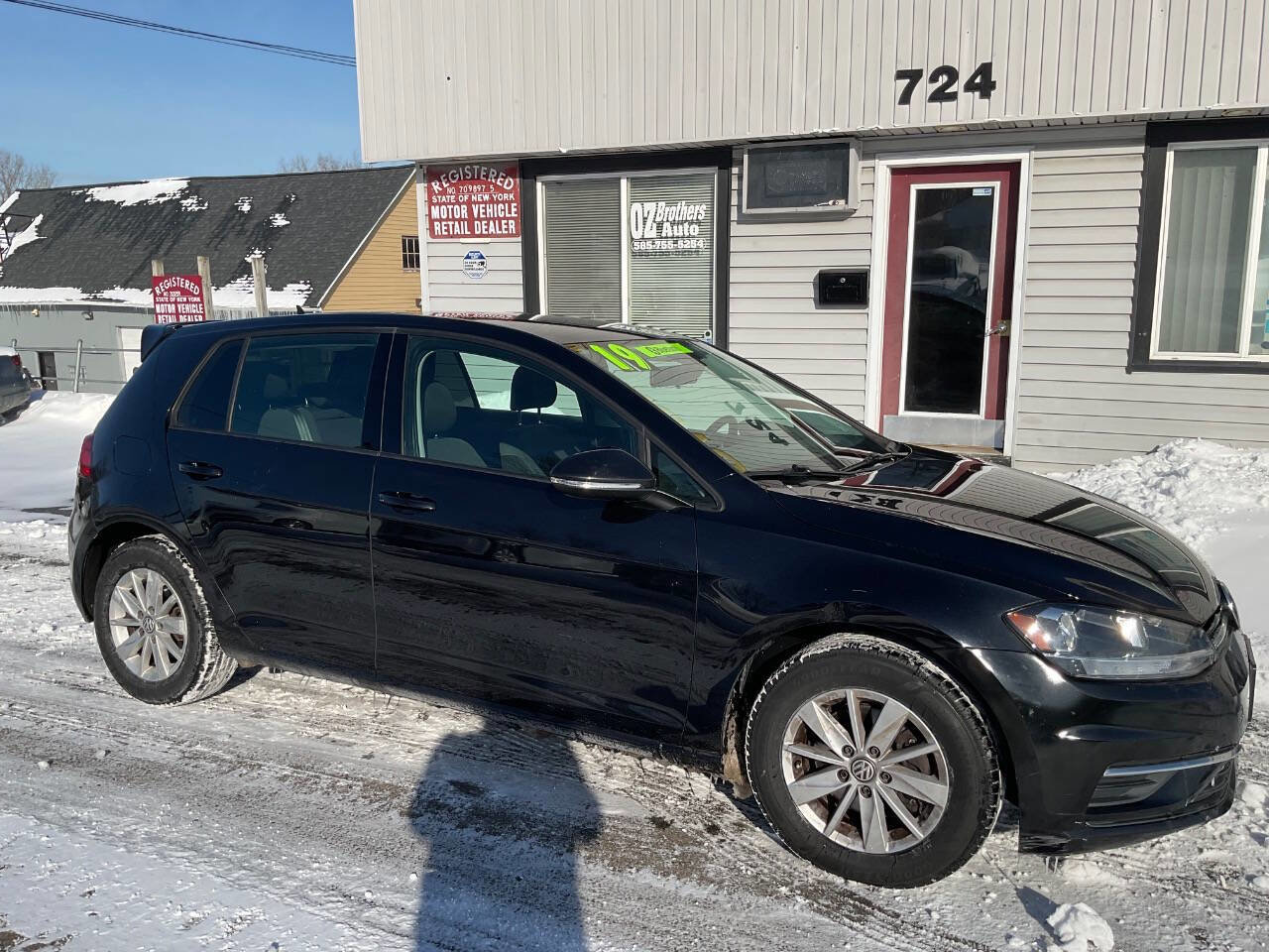 Used 2019 Volkswagen Golf S image 4