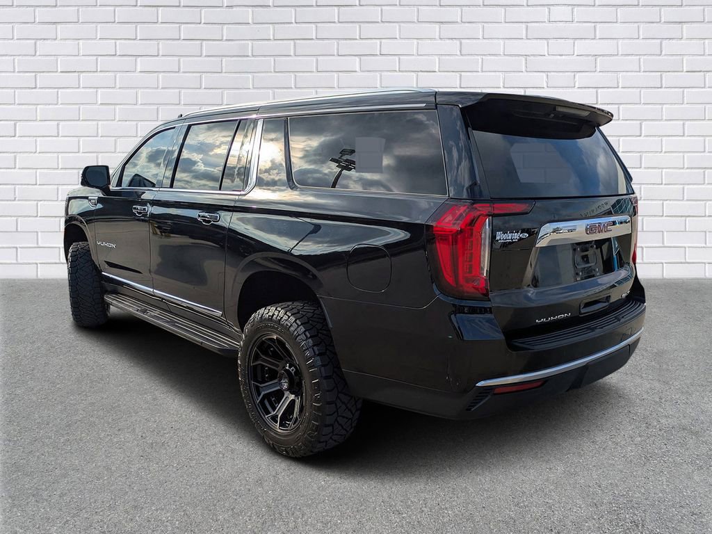 Used 2023 GMC Yukon XL SLT w/ SLT Premium Package image 3
