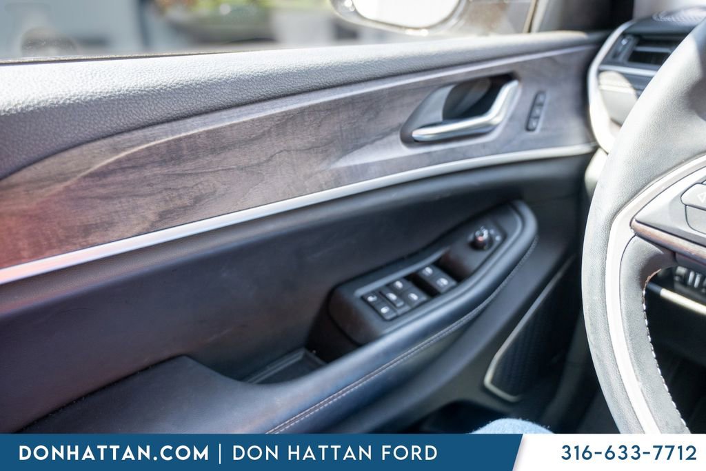 Used 2023 Jeep Grand Cherokee L Limited AWD/4WD image 16