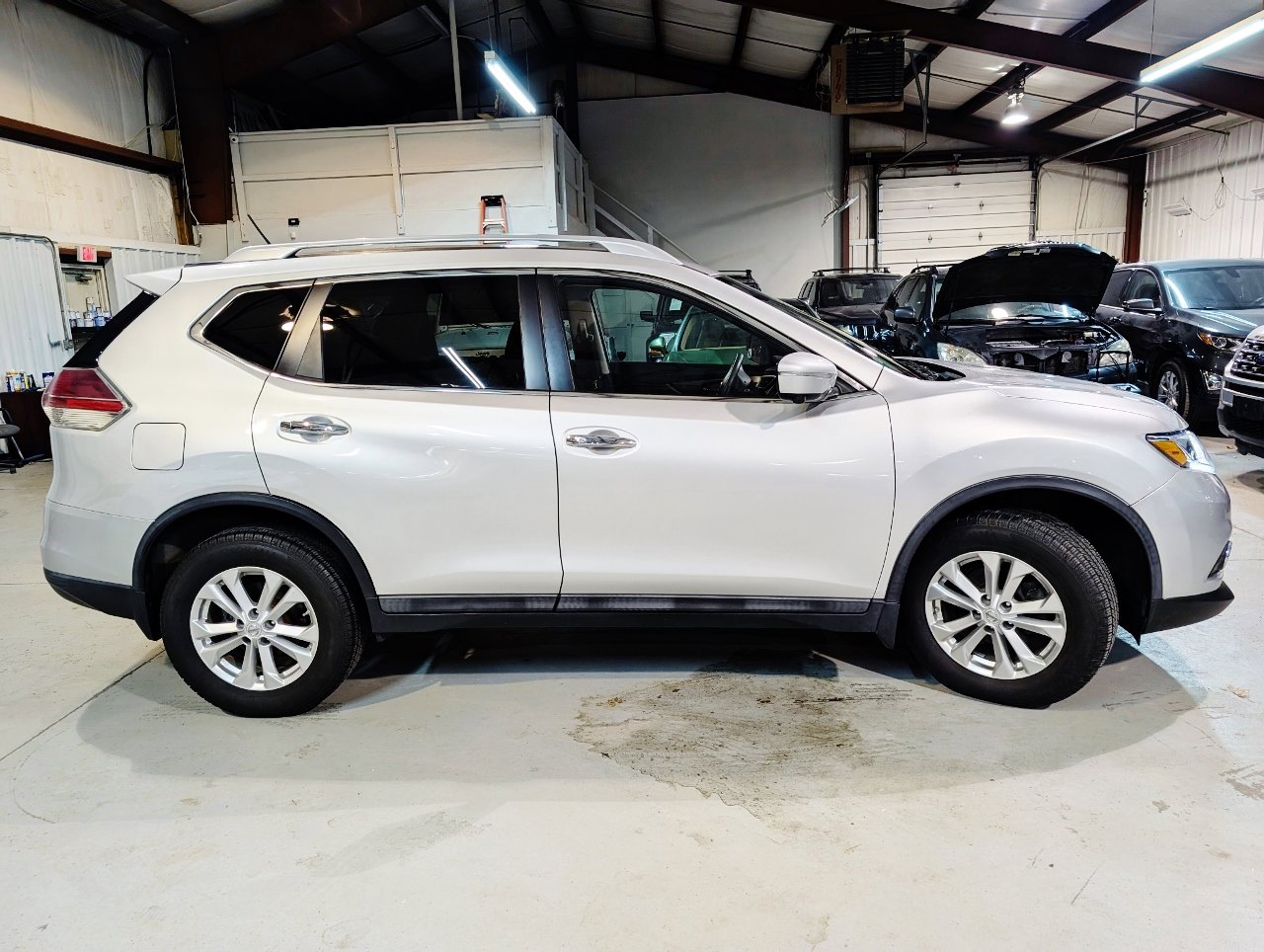 Used 2015 Nissan Rogue SV w/ SV Premium Package image 11